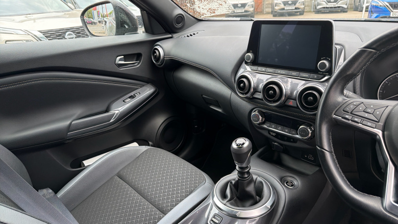Nissan Juke 1.0 DiG-T 114 N-Connecta 5dr Petrol Hatchback